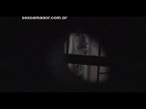 ❤️ Blondiin saab salaja videolevi naabruskonna voyeuri poolt peidetud õõnsate telliskivide taha peidetud Seks at porn et.serviporno.ru ﹏